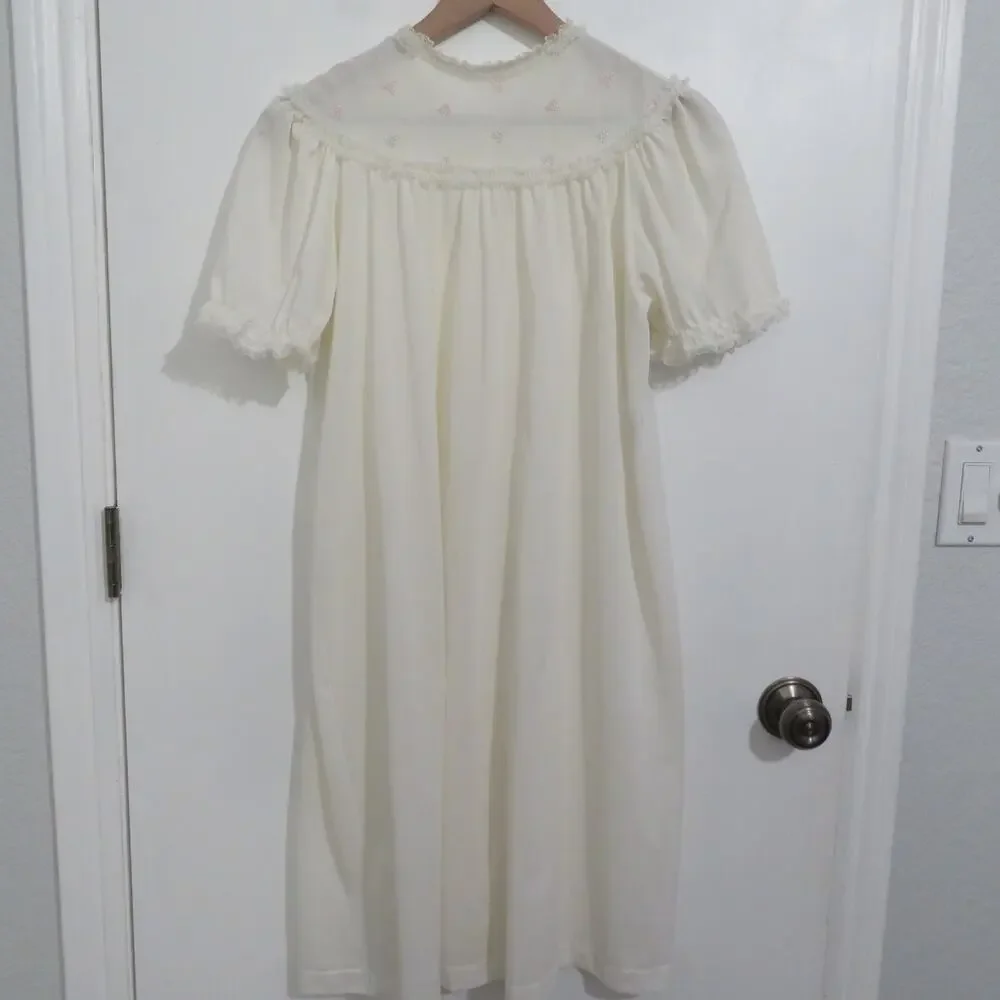 American Maid Women Cream Vintage Short Sleeve Nylon Embroidered Nightgown